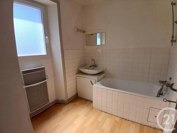 Immeuble à vendre  412,07 m 2   LES MOULINS  - 22