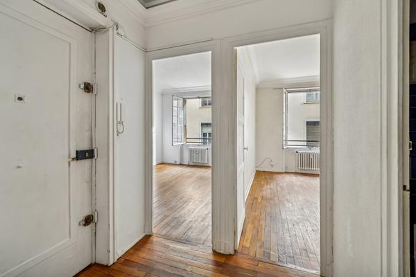 LYON 2eme - Un appartement T2 de 51m2, balcon sur cour.