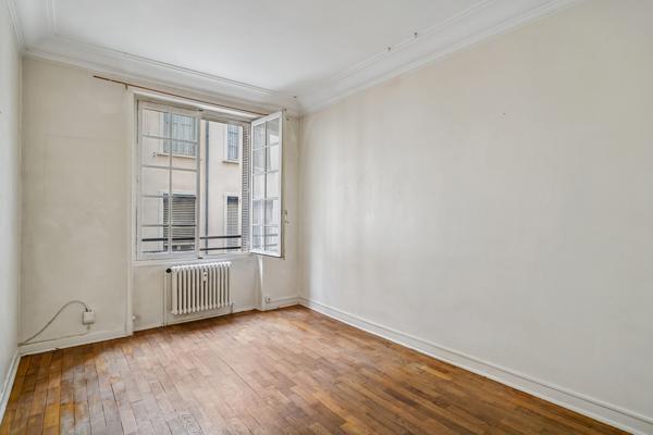 LYON 2eme - Un appartement T2 de 51m2, balcon sur cour.