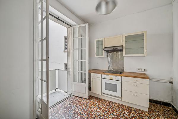 LYON 2eme - Un appartement T2 de 51m2, balcon sur cour.