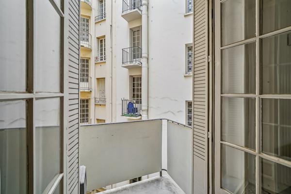 LYON 2eme - Un appartement T2 de 51m2, balcon sur cour.