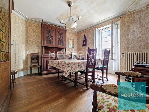 Maison bourgeoise édifiée sur un terrain de 2100 m² environ à Montereau Fault Yonne