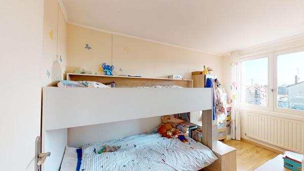 PARAY VIEILLE POSTE - APPARTEMENT 4 PIECES 91,09M2 UTILES 58,78M2 HABITABLE + JARDIN 100M2 ; CALME