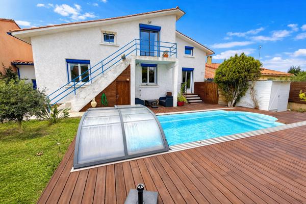 Villa T6 + studio indépendant  + de 200 m² habitables  Bompas