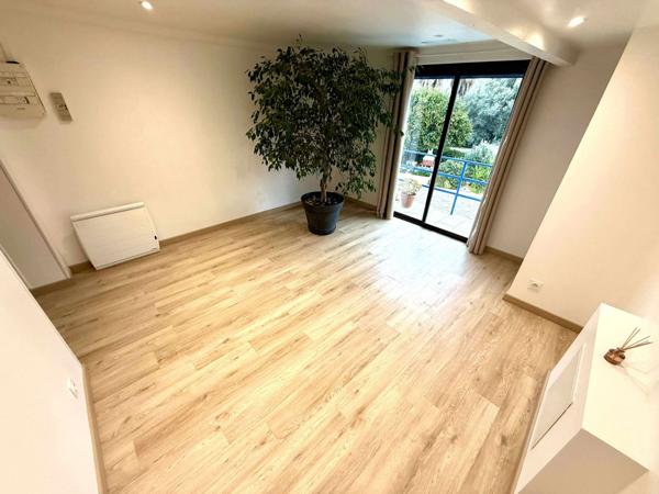 Villa T6 + studio indépendant  + de 200 m² habitables  Bompas