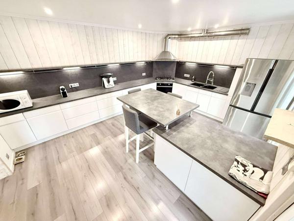 Villa T6 + studio indépendant  + de 200 m² habitables  Bompas