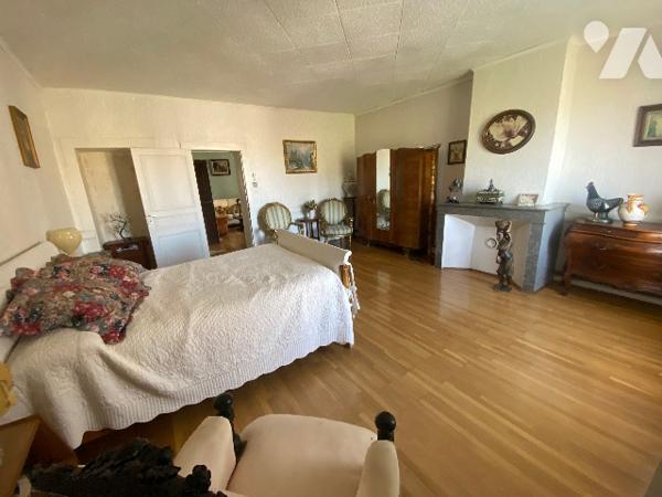 Maison en pierre de 240m² habitables sur 995m² de terrain
