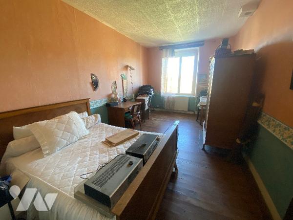 Maison en pierre de 240m² habitables sur 995m² de terrain