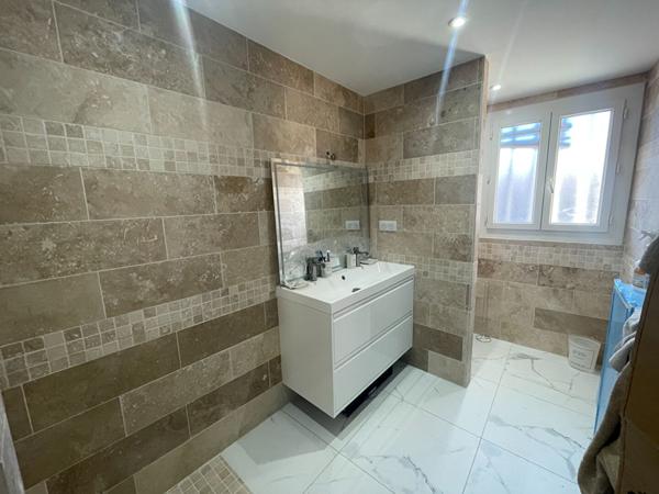 CAUMONT SUR DURANCE - IMMEUBLE DE VILLAGE AVEC GARAGE ET 2 APPARTEMENTS - SPECIAL INVESTISSEURS