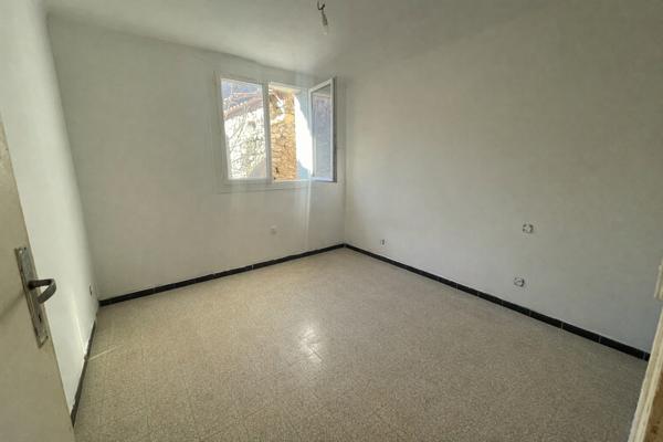 CAUMONT SUR DURANCE - IMMEUBLE DE VILLAGE AVEC GARAGE ET 2 APPARTEMENTS - SPECIAL INVESTISSEURS