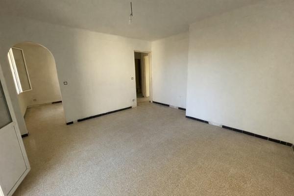 CAUMONT SUR DURANCE - IMMEUBLE DE VILLAGE AVEC GARAGE ET 2 APPARTEMENTS - SPECIAL INVESTISSEURS