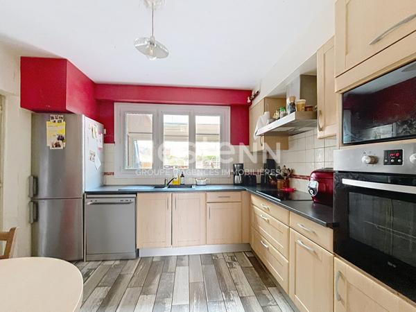 Maison familiale avec véranda, garage et jardin, quartier calme à Fontenay-le-Comte