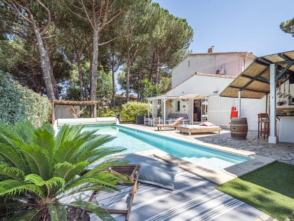 MAISON DE CARACTERE, 4 FACES, AVEC JARDIN ARBORE ET PISCINE, PERPIGNAN EST
