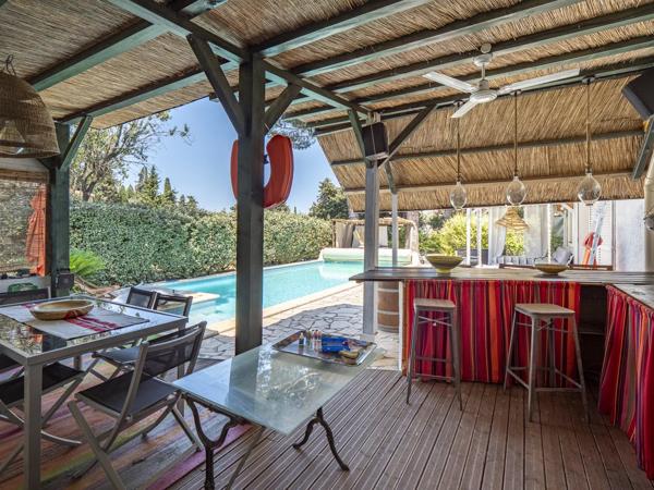 MAISON DE CARACTERE, 4 FACES, AVEC JARDIN ARBORE ET PISCINE, PERPIGNAN EST