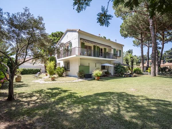 MAISON DE CARACTERE, 4 FACES, AVEC JARDIN ARBORE ET PISCINE, PERPIGNAN EST