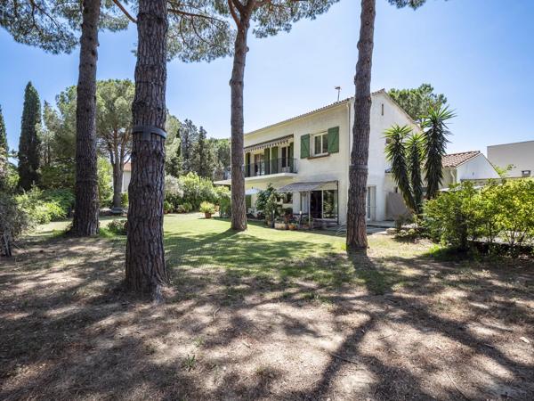 MAISON DE CARACTERE, 4 FACES, AVEC JARDIN ARBORE ET PISCINE, PERPIGNAN EST