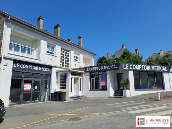 Local commercial de 413m2 à FOUGERES