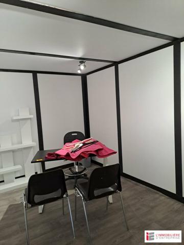 Local commercial de 413m2 à FOUGERES