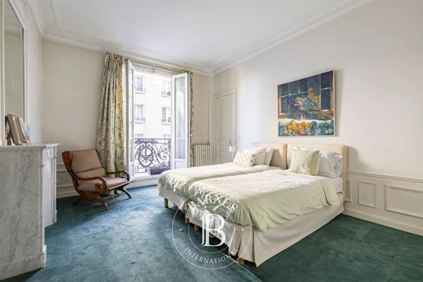 Paris 15ème, Appartement 3 Chambres -  154 m² à vendre