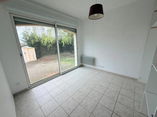 Maison d'architecte T5 (DPE C/A) de 5 pièces à BASCONS (40) avec piscine, au calme et de très belles prestations.