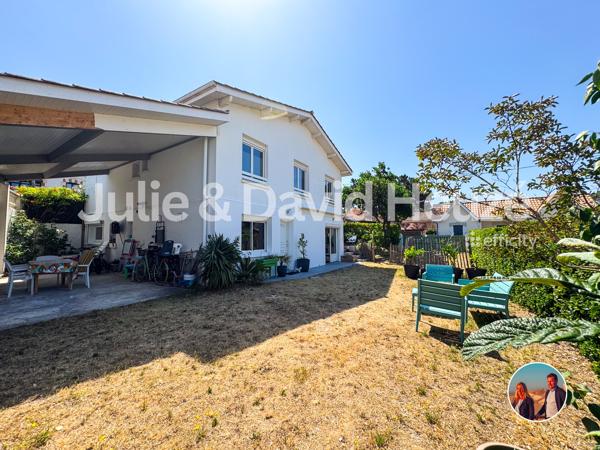 Maison
         7 pièces
        - 160 m² 675 000 € *