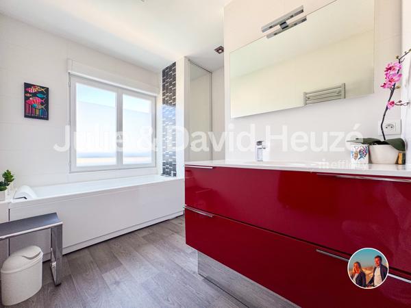 Maison
         7 pièces
        - 160 m² 675 000 € *
