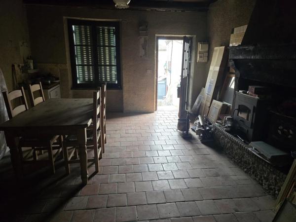 Vente                                                      Maison de village
                        
                     3 pièces                      68 m2                     à Auzat-la-Combelle