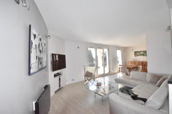 Dpt Essonne (91), à vendre VIRY CHATILLON appartement T4/5 avec box en sous-sol