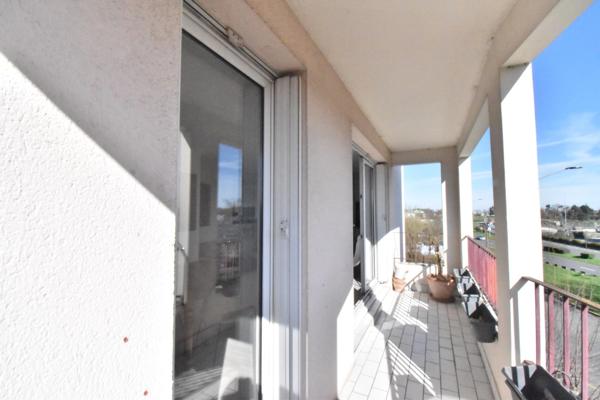 Dpt Essonne (91), à vendre VIRY CHATILLON appartement T4/5 avec box en sous-sol