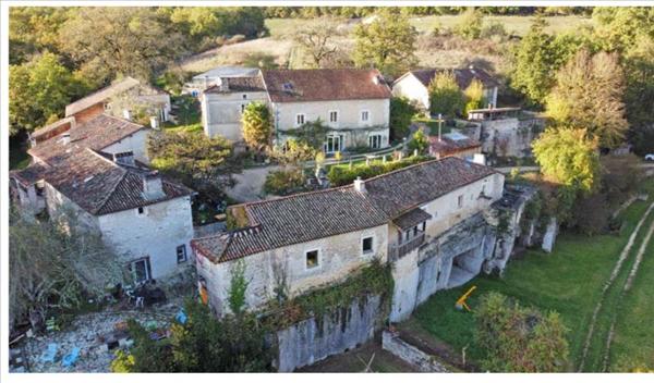 Immeuble à vendre |  Sers |  1 220 m²