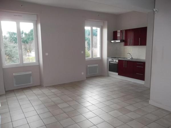 APPARTEMENT T2 A LOUER A SAINT ALBAN LES EAUX - GRANDE RUE