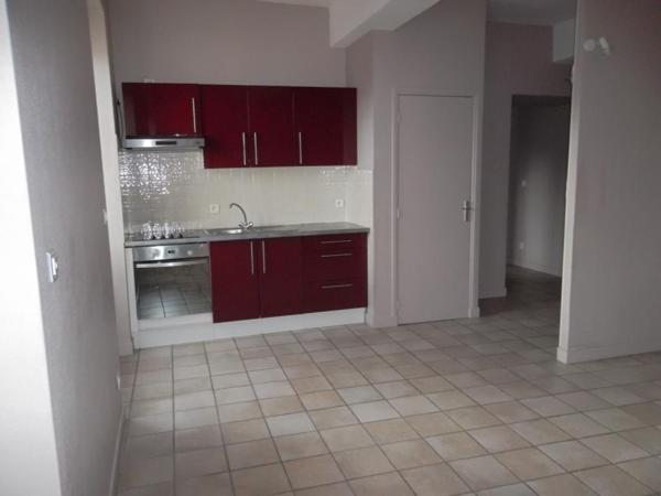 APPARTEMENT T2 A LOUER A SAINT ALBAN LES EAUX - GRANDE RUE