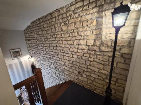 MAISON DE CARACTERE RENOVEE AVEC PISCINE COUVERTE ET TERRAIN CLOS