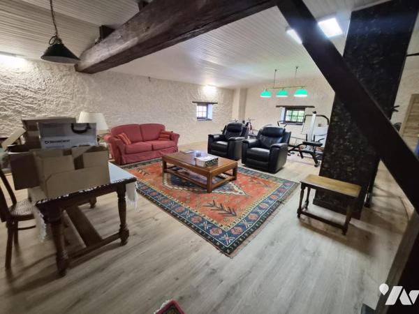 MAISON DE CARACTERE RENOVEE AVEC PISCINE COUVERTE ET TERRAIN CLOS