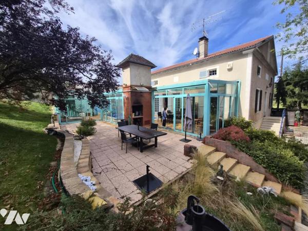 MAISON DE CARACTERE RENOVEE AVEC PISCINE COUVERTE ET TERRAIN CLOS