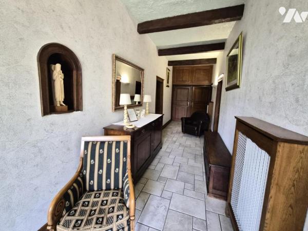 MAISON DE CARACTERE RENOVEE AVEC PISCINE COUVERTE ET TERRAIN CLOS