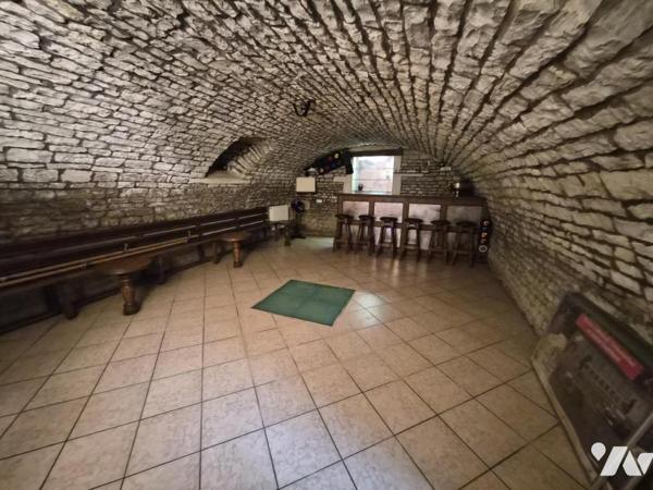 MAISON DE CARACTERE RENOVEE AVEC PISCINE COUVERTE ET TERRAIN CLOS