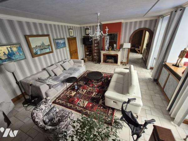 MAISON DE CARACTERE RENOVEE AVEC PISCINE COUVERTE ET TERRAIN CLOS
