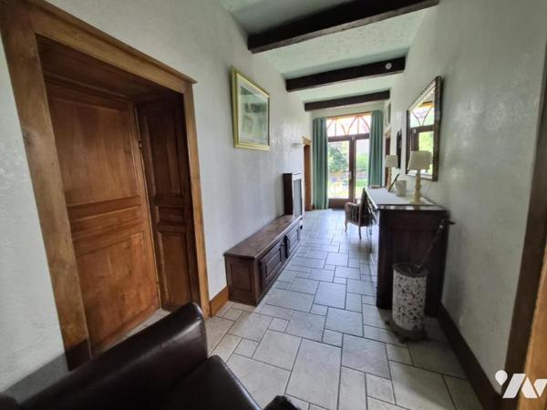 MAISON DE CARACTERE RENOVEE AVEC PISCINE COUVERTE ET TERRAIN CLOS