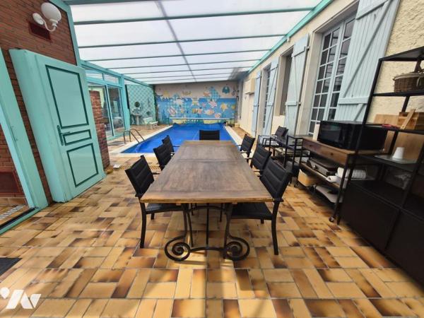 MAISON DE CARACTERE RENOVEE AVEC PISCINE COUVERTE ET TERRAIN CLOS