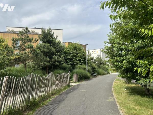 Appartement récent avec terrasse Mont-Saint-Aignan quartier des Oiseaux. 