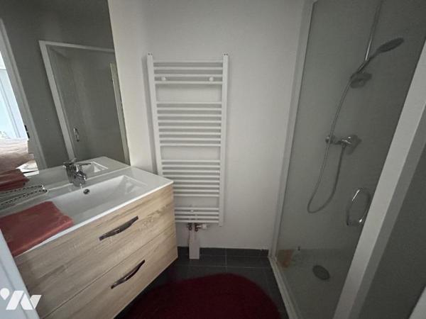 Appartement récent avec terrasse Mont-Saint-Aignan quartier des Oiseaux. 