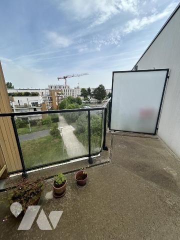 Appartement récent avec terrasse Mont-Saint-Aignan quartier des Oiseaux. 