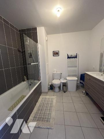 Appartement récent avec terrasse Mont-Saint-Aignan quartier des Oiseaux. 