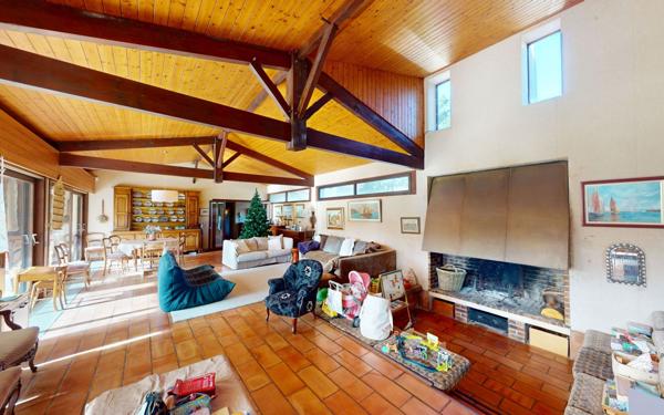 Maison à vendre    5 pièces • 219,42 m2 Capbreton