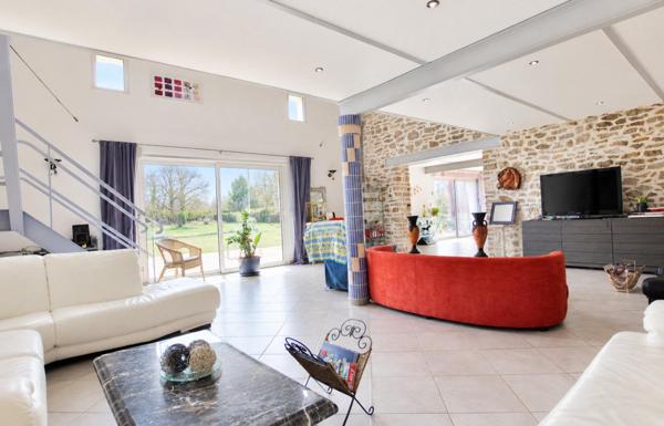 Maison à Longué-Jumelles, 49160 - 11 pièces 395m²