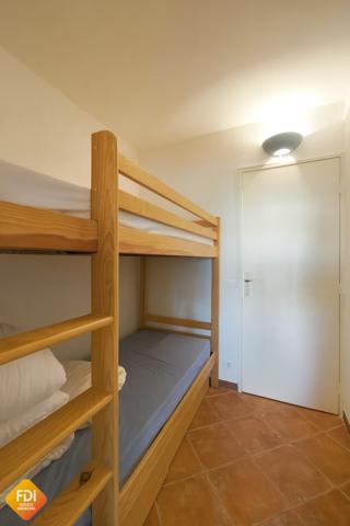 PORT CAMARGUE - PLAGE NORD - GRAND STUDIO CABINE REZ-DE-JARD