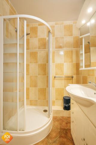 PORT CAMARGUE - PLAGE NORD - GRAND STUDIO CABINE REZ-DE-JARD