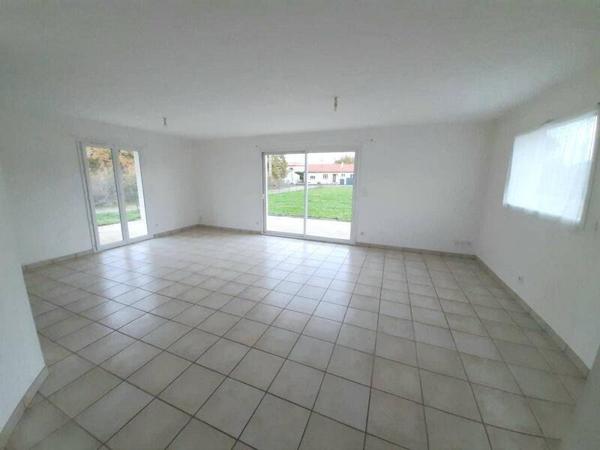 Maison 4 pièces                                        - 42110 Poncins Réf : 12900