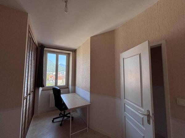 Appartement 2 pièces                                        - 38000 Grenoble Réf : 5251